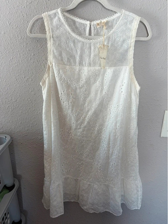 Dresses & Skirts - NWT Hem & Thread eyelet white dress size M. 100% cotton